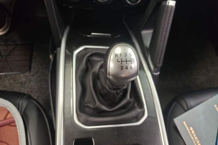 Used Haval H6 2018 Blue Label Sport Edition 1.5T Manual Two-Wheel Drive Elite Model Gear Lever
