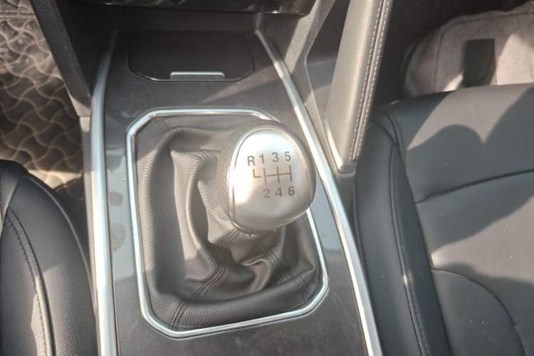 Used Haval H6 2018 Red-Label Sport Version 1.5T Manual Two-Wheel Drive Elite Model Gear Lever