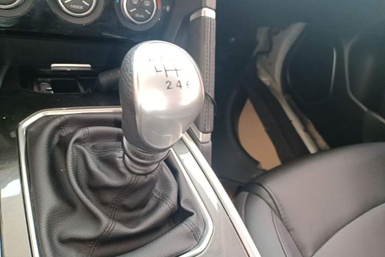 Used Haval H6 2018 Sport Edition 1.5T Manual Two-Wheel Drive Elite Model China V Standard Gear Lever