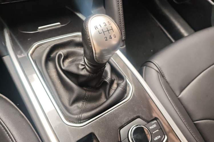 Used Haval H6 2018 Blue Label Sport Edition 1.5T Manual Two-Wheel Drive Elite Model Gear Lever