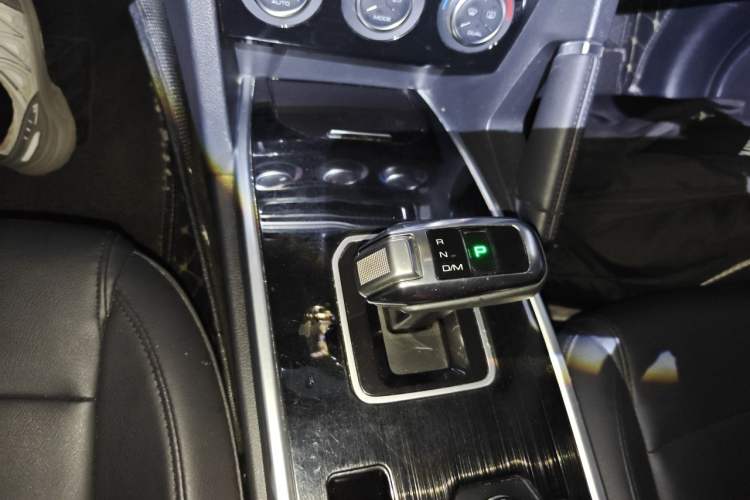 Used Haval H6 2018 Blue Label Sport Edition 1.5T Automatic Two-Wheel Drive Elite Model Gear Lever