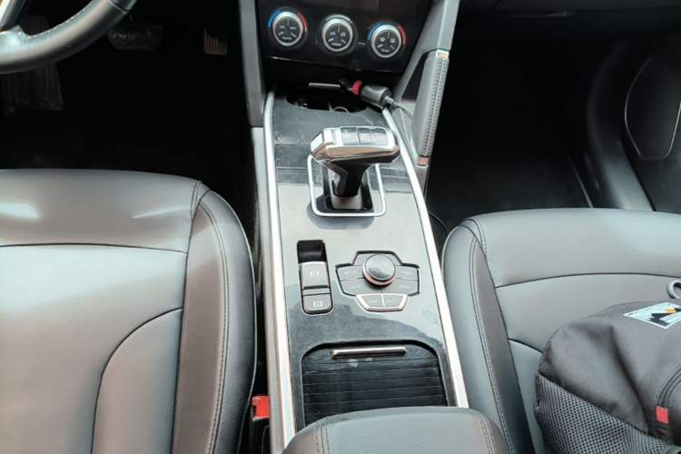Used Haval H6 2018 Blue Label Sport Edition 1.5T Automatic Two-Wheel Drive Elite Model Gear Lever