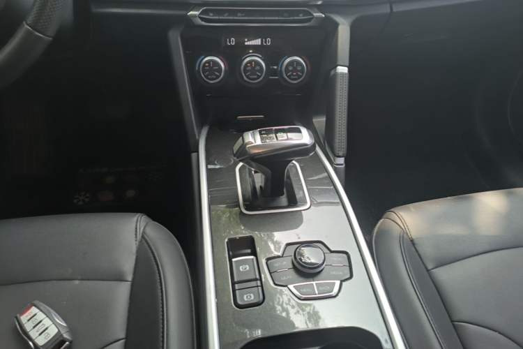 Used Haval H6 2018 Sport Edition 1.5T Automatic Two-Wheel Drive Elite Model China V Standard Gear Lever