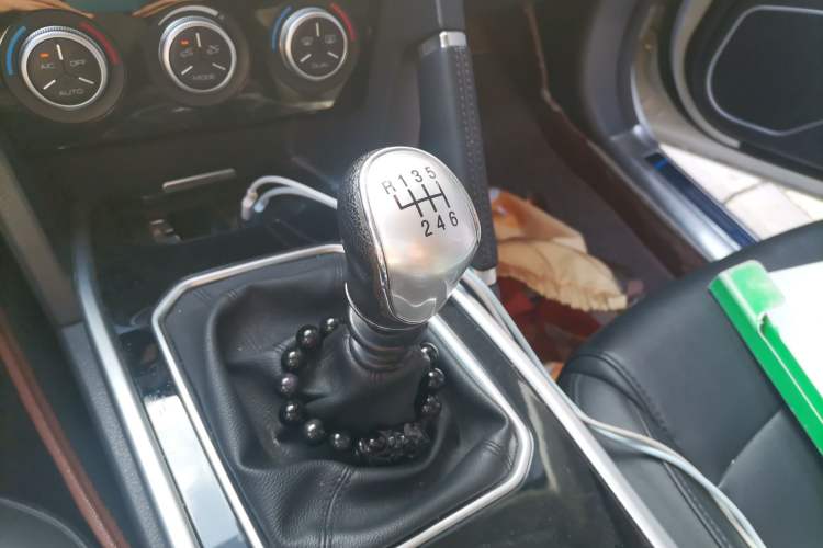Used Haval H6 2018 Red-Label Sport Version 1.5T Manual Two-Wheel Drive Elite Model Gear Lever
