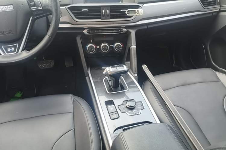 Used Haval H6 2018 Blue Label Sport Edition 1.5T Automatic Two-Wheel Drive Elite Model Gear Lever