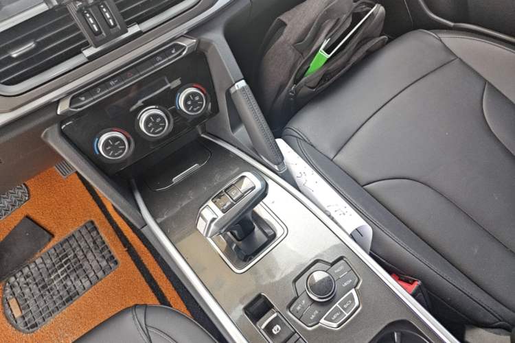 Used Haval H6 2018 Blue Label Sport Edition 1.5T Automatic Two-Wheel Drive Elite Model Gear Lever