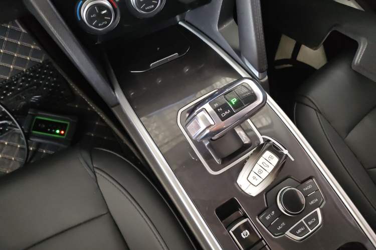 Used Haval H6 2018 Blue Label Sport Edition 1.5T Automatic Two-Wheel Drive Elite Model Gear Lever
