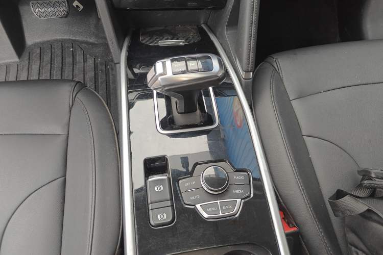 Used Haval H6 2018 Blue Label Sport Edition 1.5T Automatic Two-Wheel Drive Elite Model Gear Lever