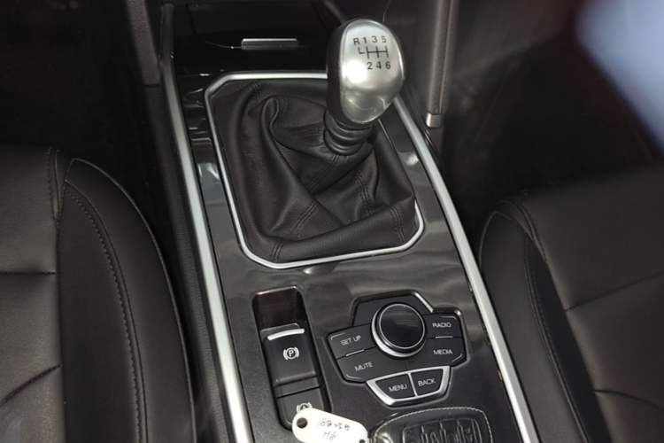 Used Haval H6 2018 Blue Label Sport Edition 1.5T Manual Two-Wheel Drive Elite Model Gear Lever