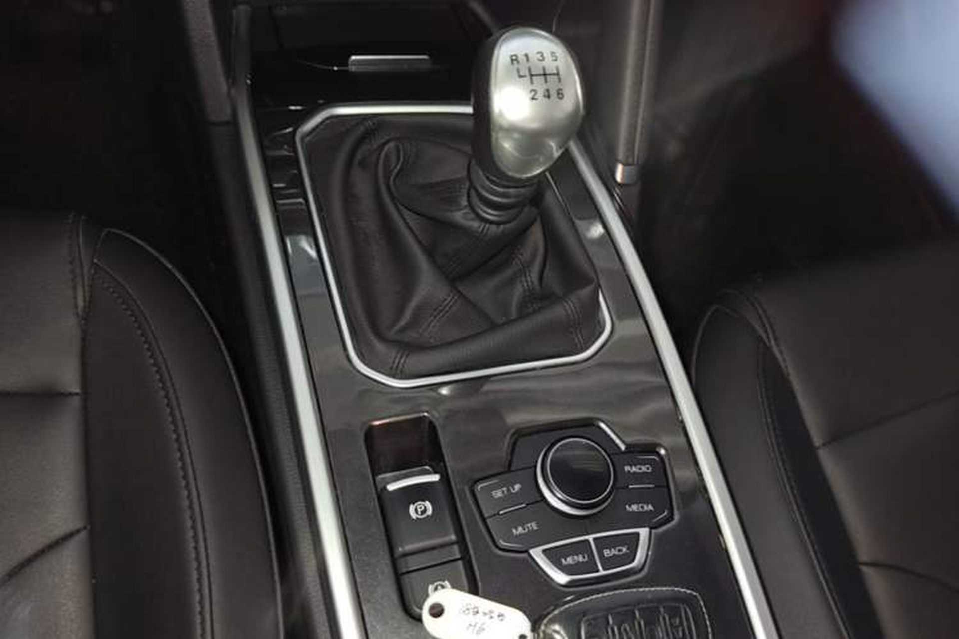 Used Haval H6 2018 Blue Label Sport Edition 1.5T Manual Two-Wheel Drive Elite Model Gear Lever
