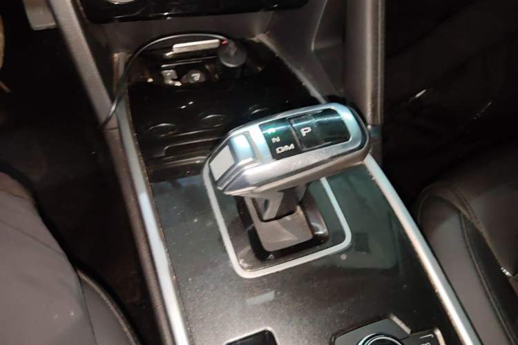 Used Haval H6 2018 Red-Label Sport Edition 1.5T Automatic Two-Wheel Drive Elite Model Gear Lever