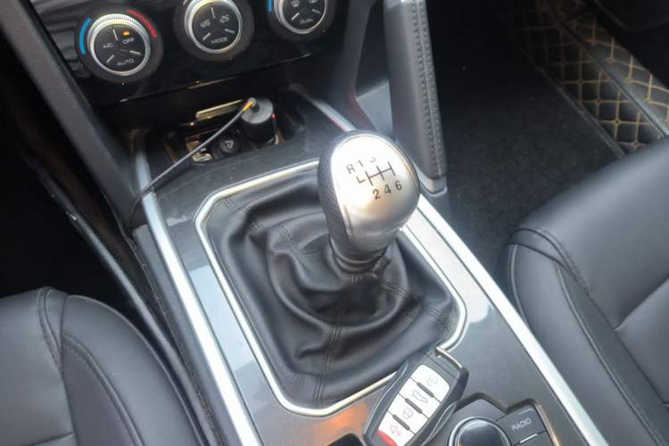 Used Haval H6 2018 Blue Label Sport Edition 1.5T Manual Two-Wheel Drive Elite Model Gear Lever