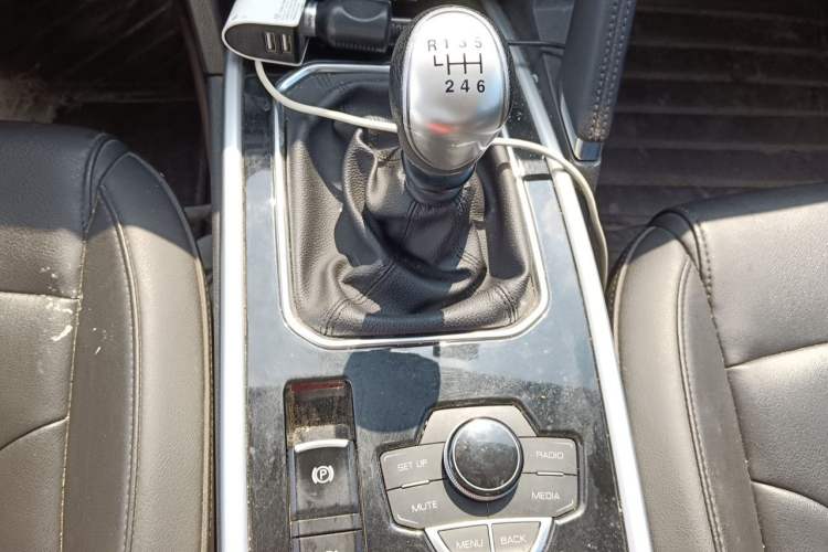 Used Haval H6 2018 Blue Label Sport Edition 1.5T Manual Two-Wheel Drive Elite Model Gear Lever