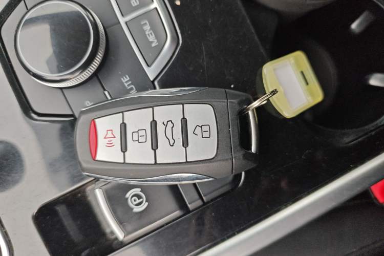 Used Haval H6 2018 Red-Label Sport Version 1.5T Manual Two-Wheel Drive Elite Model Interior 1