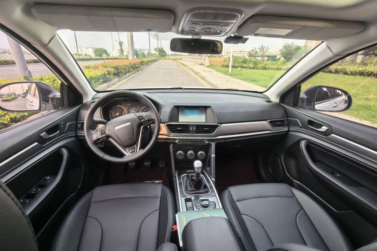 Used Haval H6 2018 Red-Label Sport Version 1.5T Manual Two-Wheel Drive Elite Model Interior 1
