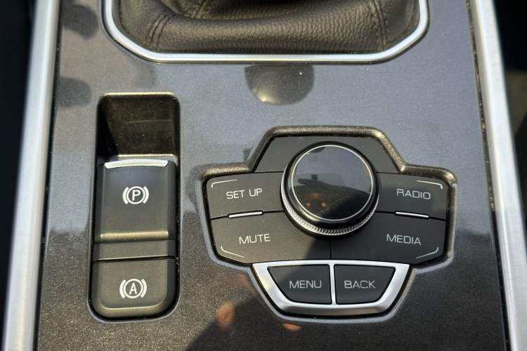 Used Haval H6 2018 Red-Label Sport Version 1.5T Manual Two-Wheel Drive Elite Model Interior 10