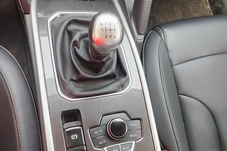 Used Haval H6 2018 Red-Label Sport Version 1.5T Manual Two-Wheel Drive Elite Model Interior 2