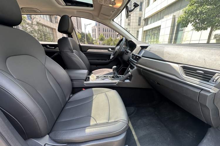 Used Haval H6 2018 Red-Label Sport Version 1.5T Manual Two-Wheel Drive Elite Model Interior 3