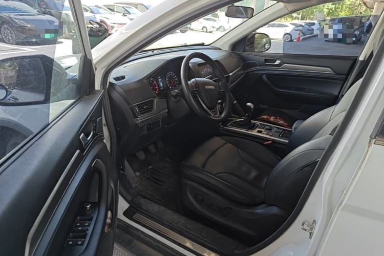 Used Haval H6 2018 Red-Label Sport Version 1.5T Manual Two-Wheel Drive Elite Model Interior 3