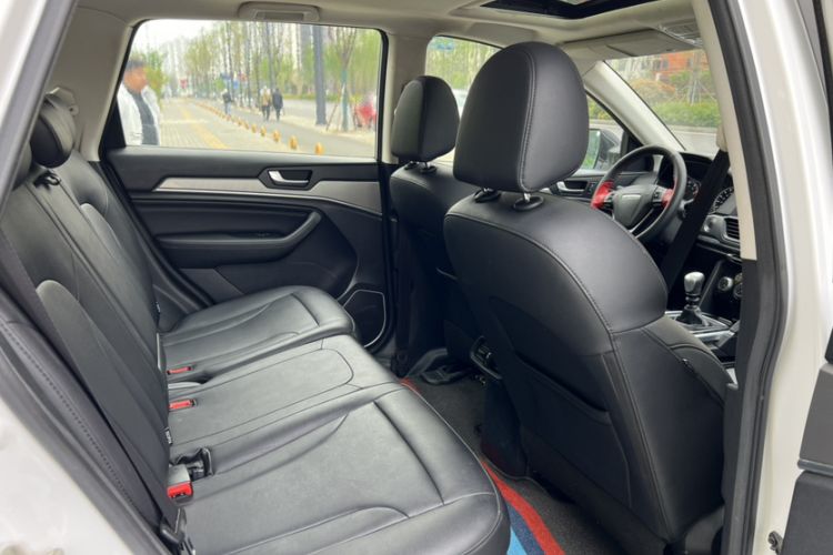 Used Haval H6 2018 Red-Label Sport Version 1.5T Manual Two-Wheel Drive Elite Model Interior 4