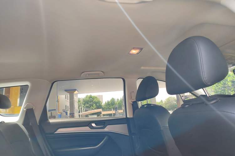 Used Haval H6 2018 Red-Label Sport Version 1.5T Manual Two-Wheel Drive Elite Model Interior 5