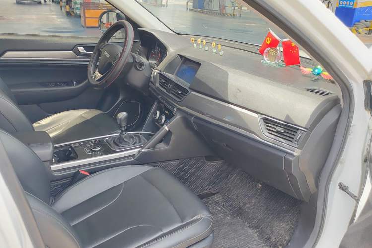 Used Haval H6 2018 Red-Label Sport Version 1.5T Manual Two-Wheel Drive Elite Model Interior 6