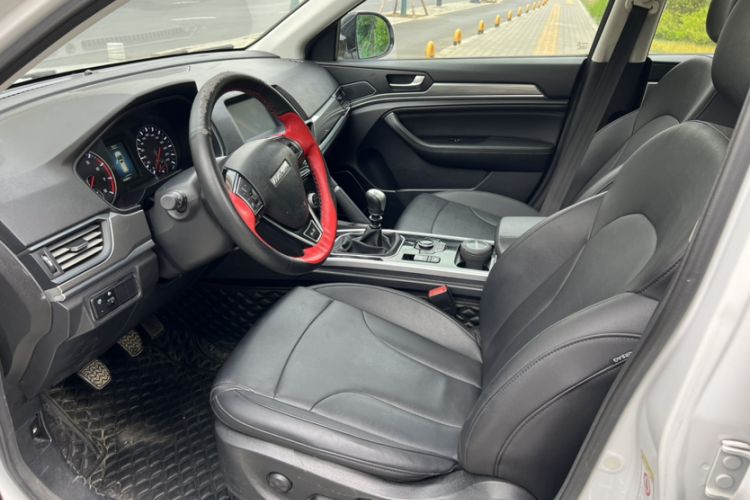 Used Haval H6 2018 Red-Label Sport Version 1.5T Manual Two-Wheel Drive Elite Model Interior 6