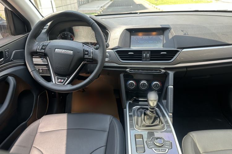 Used Haval H6 2018 Red-Label Sport Version 1.5T Manual Two-Wheel Drive Elite Model Interior 8