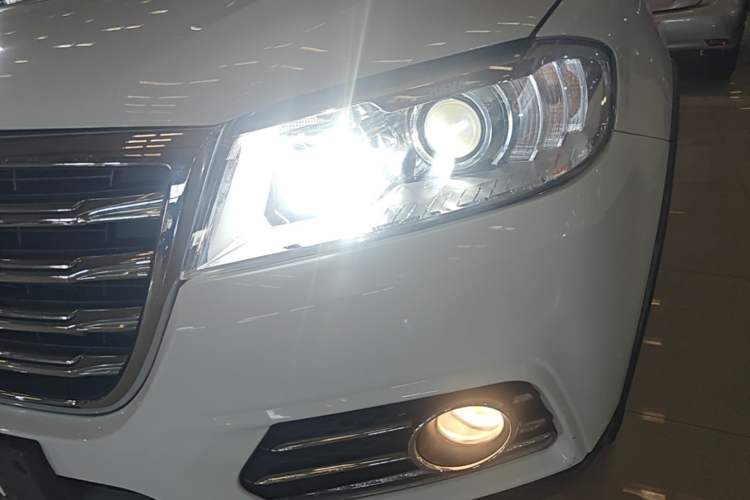 Used Haval H6 2018 Sport Edition 1.5T Automatic Two-Wheel Drive Elite Model China V Standard Left Front Headlight