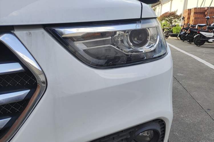 Used Haval H6 2018 Sport Edition 1.5T Automatic Two-Wheel Drive Elite Model China V Standard Left Front Headlight