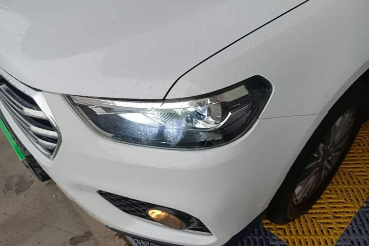 Used Haval H6 2018 Sport Edition 1.5T Automatic Two-Wheel Drive Elite Model China V Standard Left Front Headlight