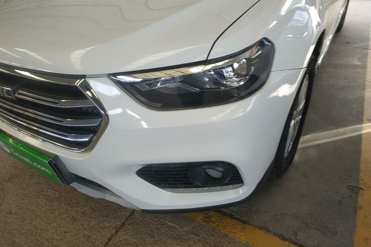 Used Haval H6 2018 Sport Edition 1.5T Automatic Two-Wheel Drive Elite Model China V Standard Left Front Headlight