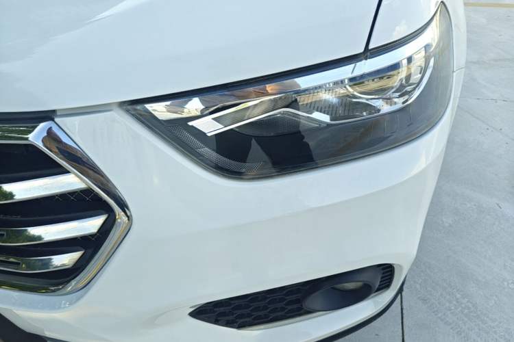 Used Haval H6 2018 Blue Label Sport Edition 1.5T Automatic Two-Wheel Drive Elite Model Left Front Headlight