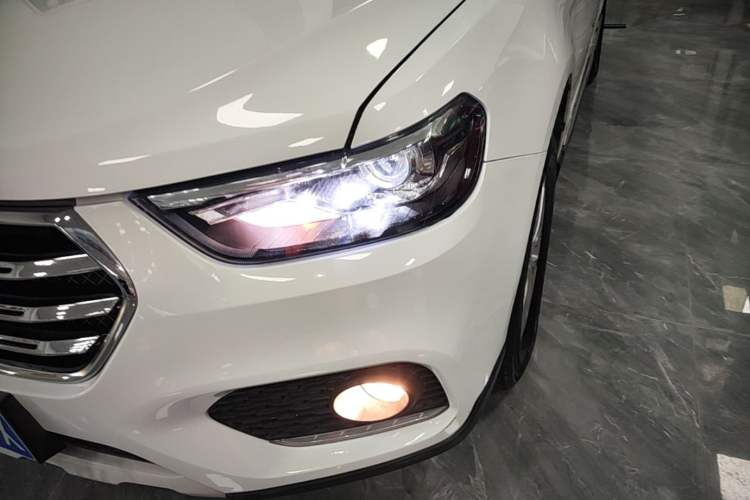 Used Haval H6 2018 Blue Label Sport Edition 1.5T Manual Two-Wheel Drive Elite Model Left Front Headlight