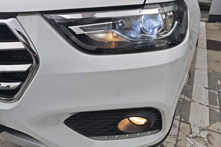 Used Haval H6 2018 Blue Label Sport Edition 1.5T Automatic Two-Wheel Drive Elite Model Left Front Headlight
