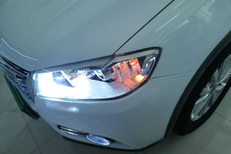Used Haval H6 2018 Sport Edition 1.5T Automatic Two-Wheel Drive Elite Model China V Standard Left Front Headlight