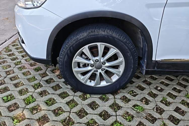 Used Haval H6 2018 Red-Label Sport Version 1.5T Manual Two-Wheel Drive Elite Model Left Front Wheel Hub