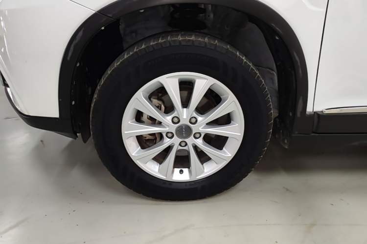 Used Haval H6 2018 Sport Edition 1.5T Automatic Two-Wheel Drive Elite Model China V Standard Left Front Wheel Hub