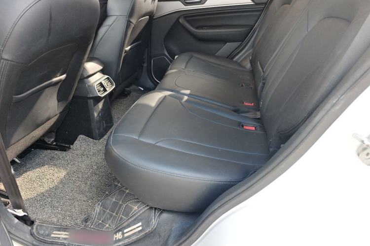 Used Haval H6 2018 Red-Label Sport Version 1.5T Manual Two-Wheel Drive Elite Model Left Rear Seat
