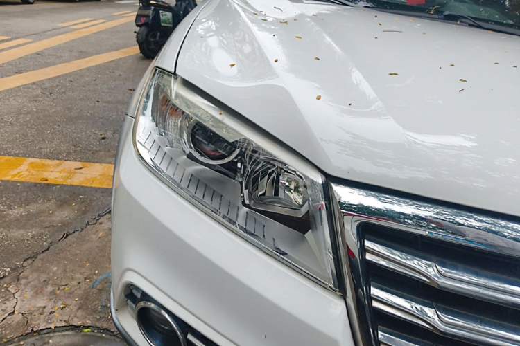 Used Haval H6 2018 Red-Label Sport Version 1.5T Manual Two-Wheel Drive Elite Model Right Front Headlight