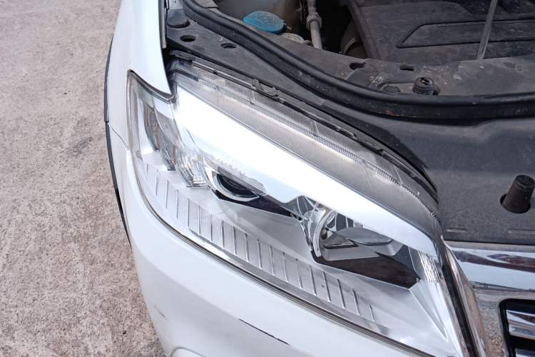 Used Haval H6 2018 Sport Edition 1.5T Automatic Two-Wheel Drive Elite Model China V Standard Right Front Headlight