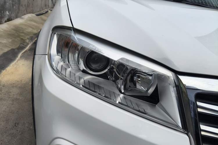 Used Haval H6 2018 Red-Label Sport Edition 1.5T Automatic Two-Wheel Drive Elite Model Right Front Headlight
