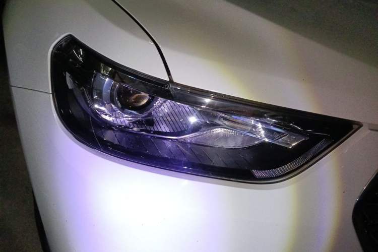 Used Haval H6 2018 Blue Label Sport Edition 1.5T Automatic Two-Wheel Drive Prestige Model Right Front Headlight