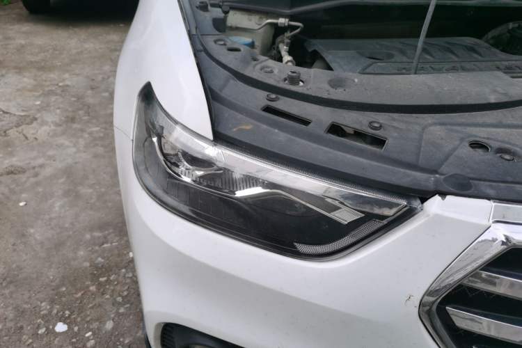 Used Haval H6 2018 Blue Label Sport Edition 1.5T Automatic Two-Wheel Drive Prestige Model Right Front Headlight