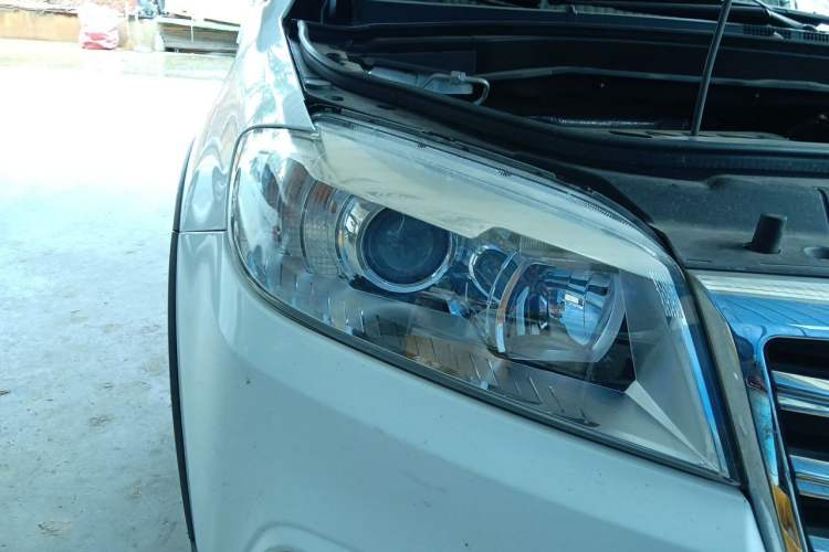 Used Haval H6 2018 Sport Edition 1.5T Automatic Two-Wheel Drive Elite Model China V Standard Right Front Headlight