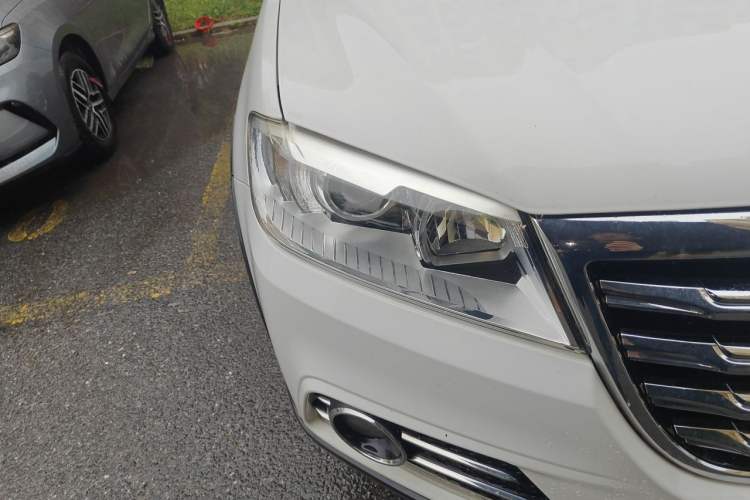 Used Haval H6 2018 Red-Label Sport Version 1.5T Manual Two-Wheel Drive Elite Model Right Front Headlight