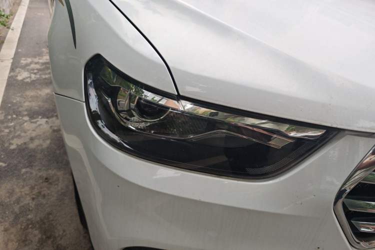 Used Haval H6 2018 Sport Edition 1.5T Automatic Two-Wheel Drive Elite Model China V Standard Right Front Headlight