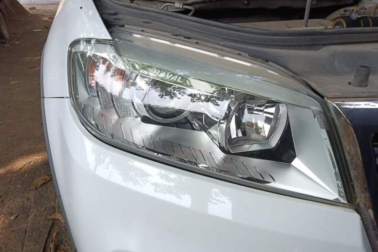 Used Haval H6 2018 Sport Edition 1.5T Automatic Two-Wheel Drive Prestige Model China V Standard Right Front Headlight