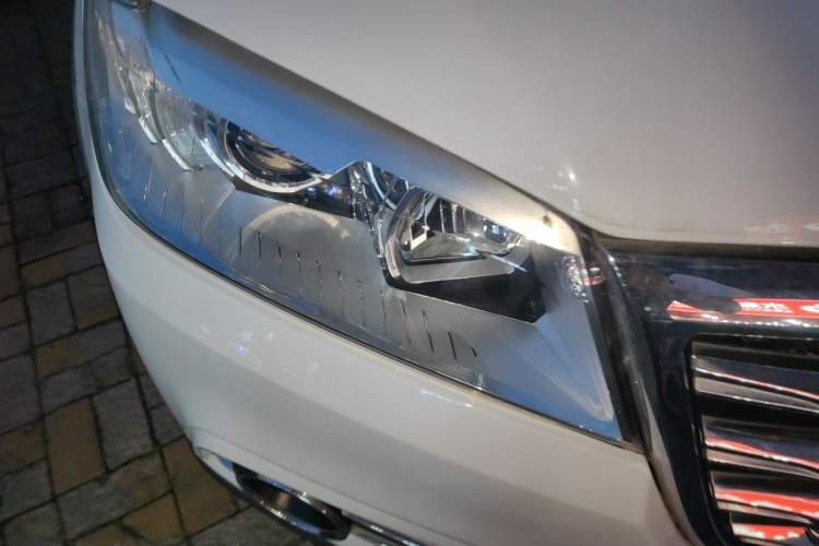 Used Haval H6 2018 Red-Label Sport Edition 1.5T Automatic Two-Wheel Drive Elite Model Right Front Headlight
