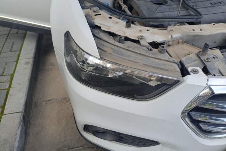 Used Haval H6 2018 Blue Label Sport Edition 1.5T Automatic Two-Wheel Drive Elite Model Right Front Headlight